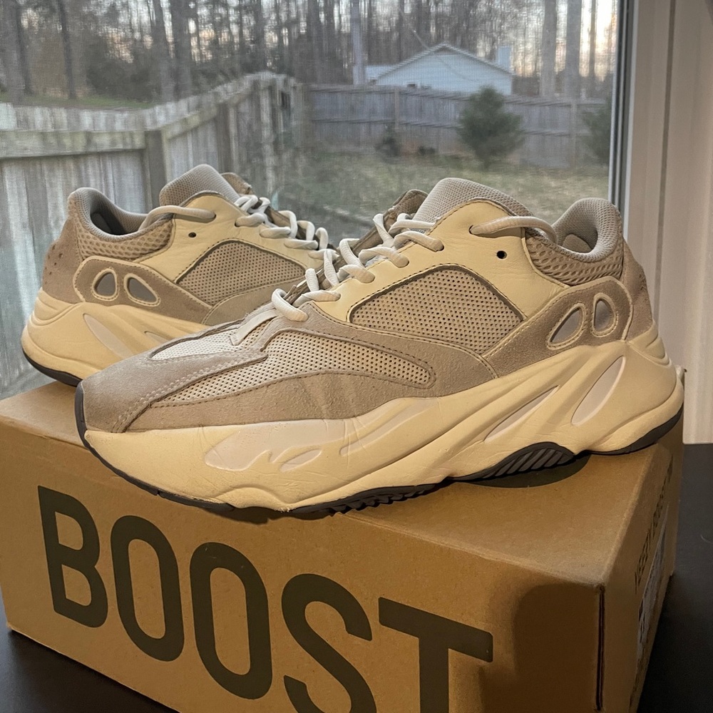 Yeezy 700 Analog size 11